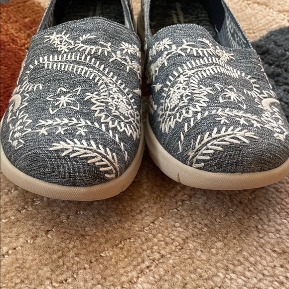 Cloudwalkers by Avenue, Gray with Ivory Embroidery Slip-On Shoes, Kirstie 11W - Picture 7 of 14